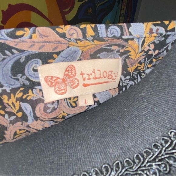 Trilogy button down ruched long bell sleeve Lg - Picture 10 of 10